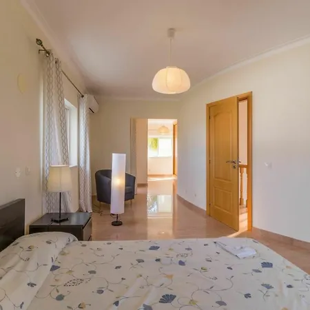 Villa Montes De Sleeps 10 Pool Air Con Wifi
