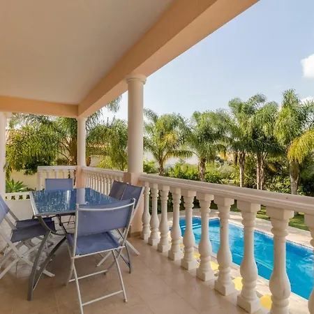 Villa Montes De Sleeps 10 Pool Air Con Wifi *