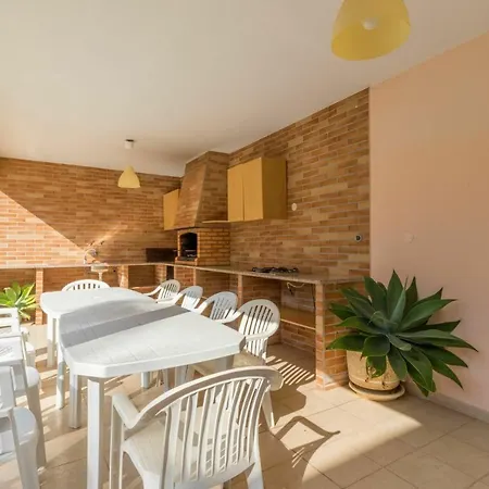 Montes De Sleeps 10 Pool Air Con Wifi וילה