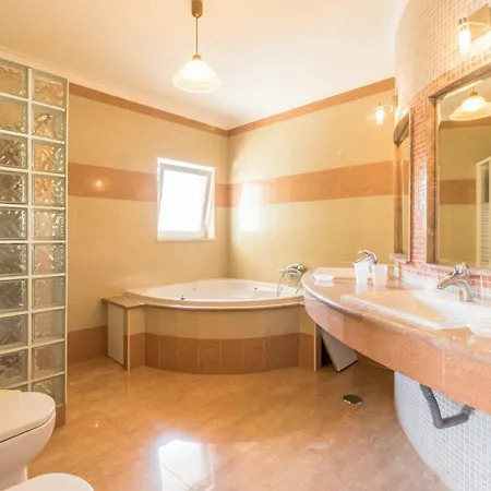 וילה Montes De Sleeps 10 Pool Air Con Wifi *