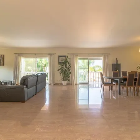 וילה Montes De Sleeps 10 Pool Air Con Wifi אלבור